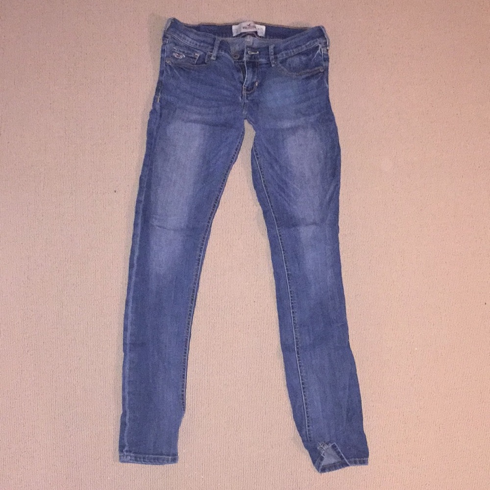 Hollister size 3 faded wash skinny jeans!